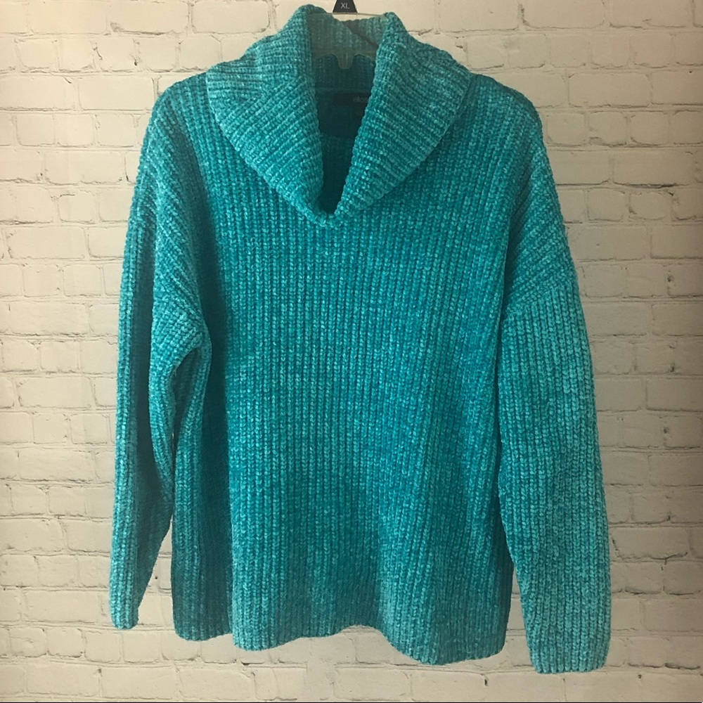 SWEATER - Women's Ellos Teal Colored Chenille Cowl Neck Sweater. Size Large.